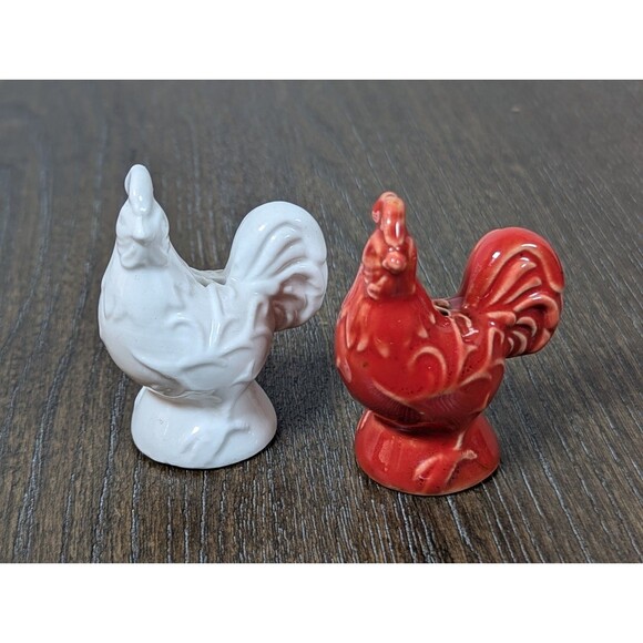 Mini Rooster Salt and Pepper Shaker Set Farmhouse Chicken Ceramic Red White 2" - Picture 1 of 7
